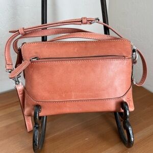 NEW FRYE Melissa Silver Hardware Apricot Leather Convertible Wristlet Crossbody